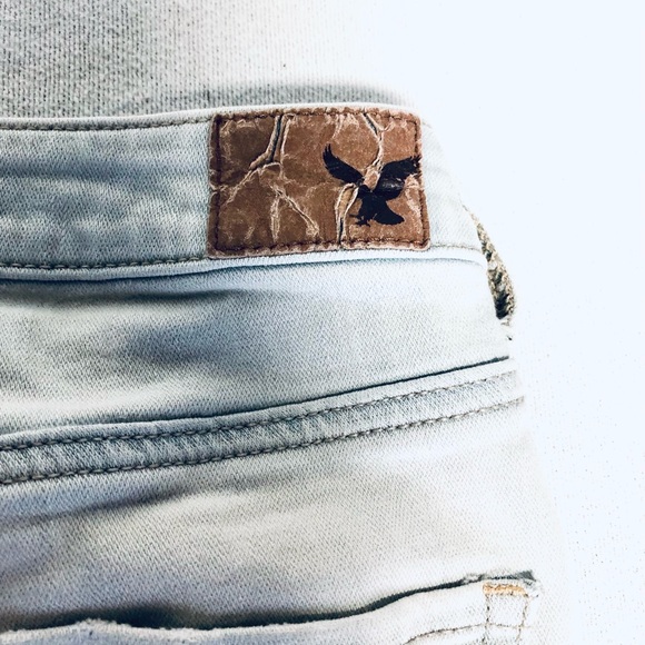 AMERICAN EAGLE DISTRESSED SHORTS SIZE 4 - Picture 5 of 7